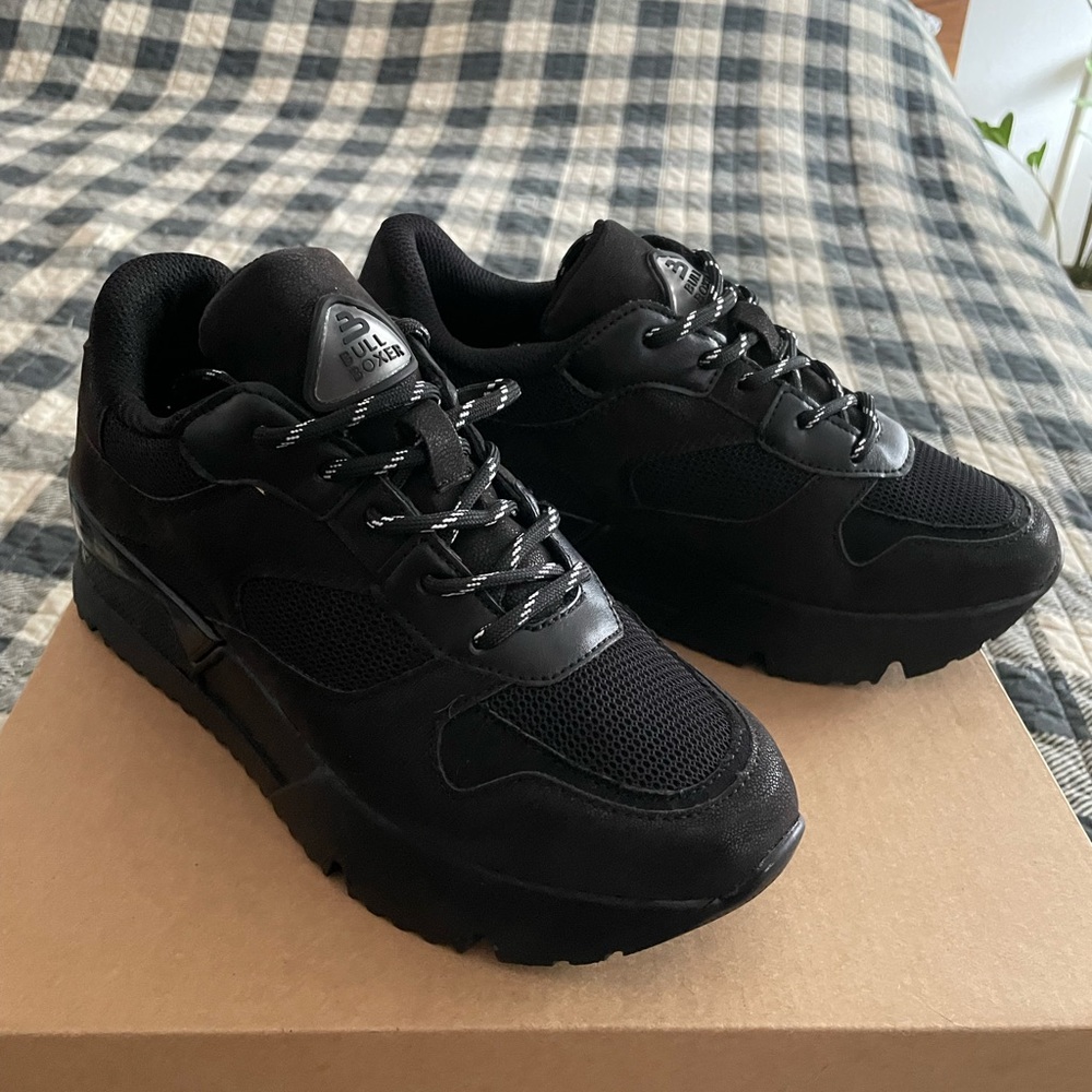 Bullboxer new sneakers. New.